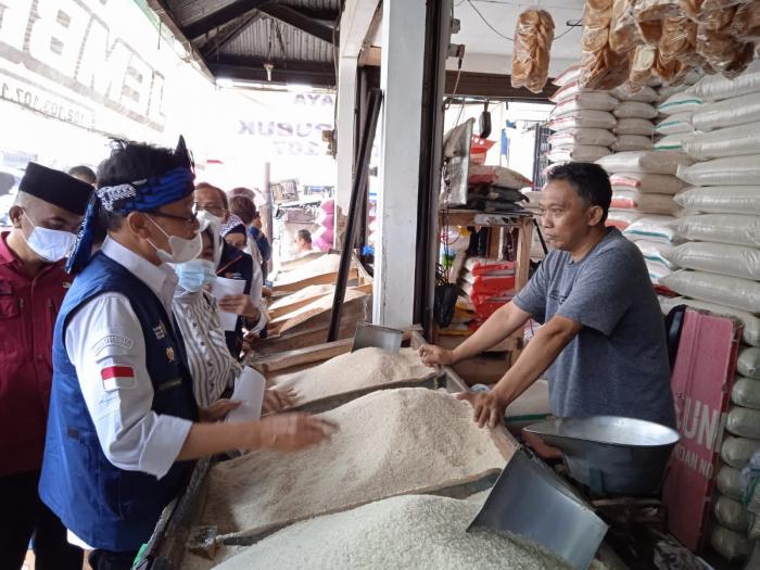 Kementan Pastikan Stok Pangan Aman Di Pasar Induk Cikurubuk Kota ...